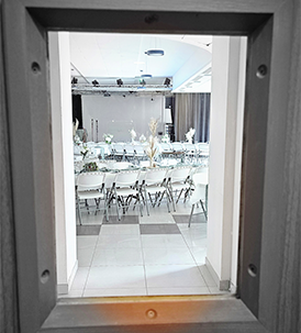salle des fêtes de Donneville avec la scène au fond